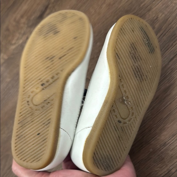 L'Amour White Bow Dress Shoes for Kids - Picture 5 of 6